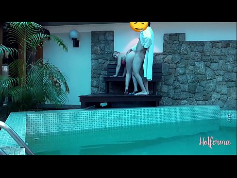 ❤️ Boss invitéiert Déngschtmeedchen an de Pool, mee konnt net engem waarm widderstoen ☑ Sexvideo bei eis ❌
